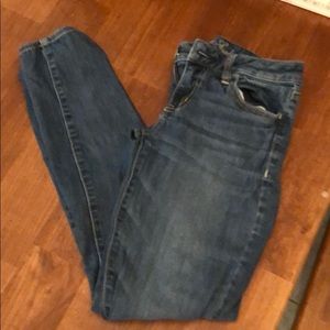 American Eagle low waisted skinny jeans size 4